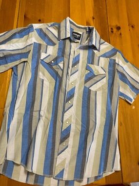 Wrangler Men’s Blue, Gray & White Striped Short-Sleeve Button-Up